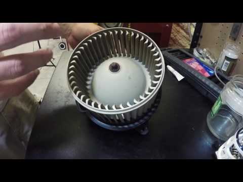 Видео: Как заменить электродвигатель вентилятора в Nissan Xterra