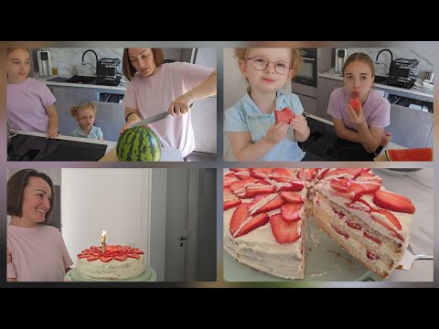Видео: Моей доченька уже 16 лет 🎂Бисквит с клубникой 🎂Сладкий арбуз 🍉