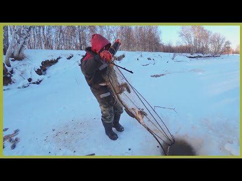 Видео: На рыбалке встретил отшельника. Он рыбачил на интересную снасть.