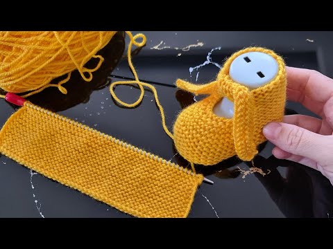 Видео: Я связала самый простой 💛Модель пинеток на шнуровке с двумя спицами для малышей