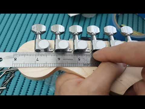 Видео: Squier by Fender Stratocaster 2021. Замена колков. Замена струн. Лайфкаки)