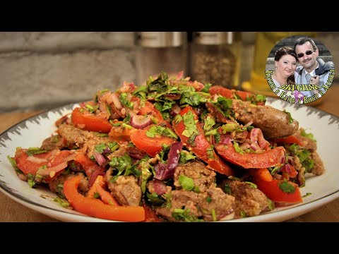 Видео: Сочная куриная печень и теплый салат с ней. Нереально вкусно, просто и быстро.