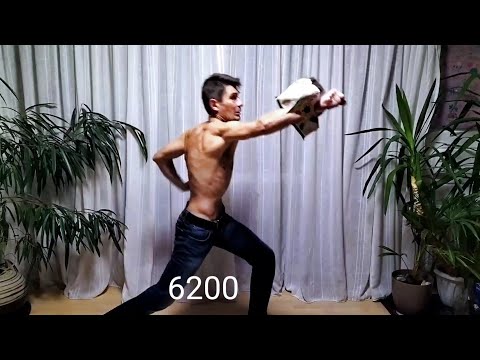 Видео: Удары руками на скорость. Как пробить газету кулаком. День 62.