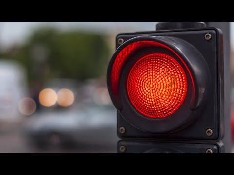 Видео: Проезд на КРАСНЫЙ СИГНАЛ светофора, ШТРАФ, что означает? Движение автомобиля на красный свет