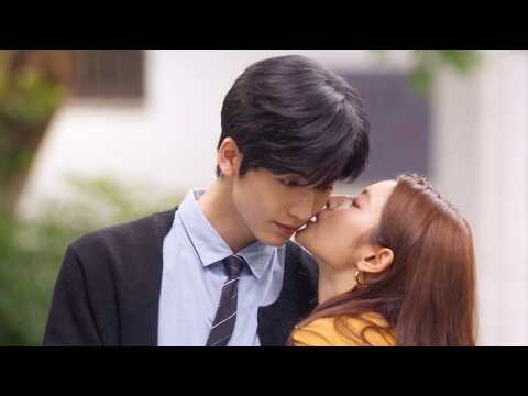 Видео: Золушка тайно приготовила цветы для прекрасного доктора, он с радостью попросил поцелуя.