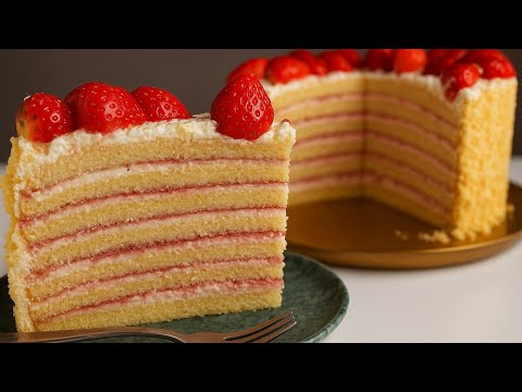 Видео: Красивый клубничный торт – домашние коржи и нежный крем