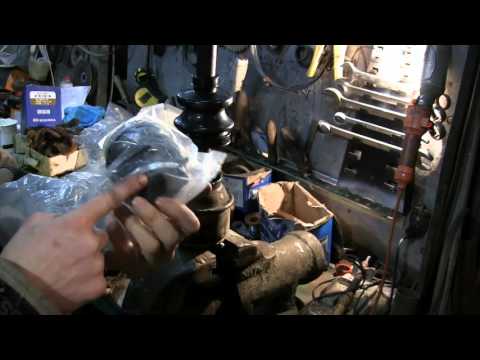 Видео: Mercedes restoration w123 видео 90 замена пыльников шрус часть 2