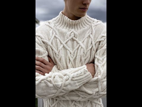 Видео: Мужской белый пуловер с аранами спицами