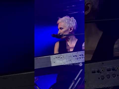 Видео: Секунду назад со зрителем - Смоленск, 15.03.23 - Диана Арбенина. Ночные Снайперы