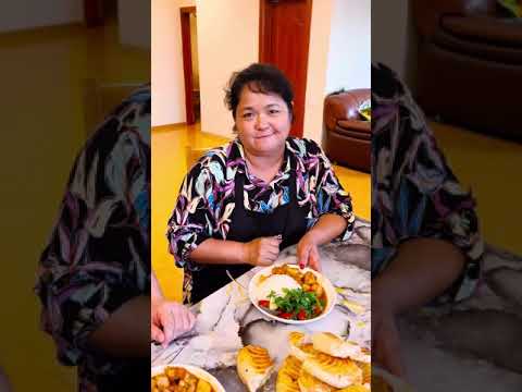 Видео: Гуляш. Отварной рис с маринованной курицей