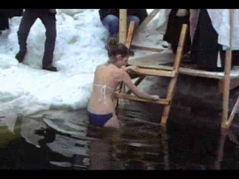 Видео: крещенские купания в Санкт-Петербурге