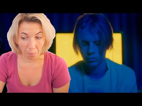 Видео: Мама Туся смотрит PHARAOH отвечает на 33 вопроса