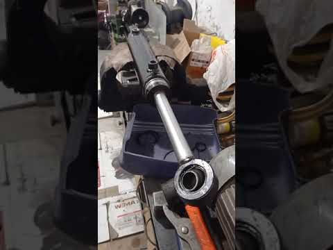 Видео: минипогрузчик brukkov ремонт гидроцилиндр цс 63