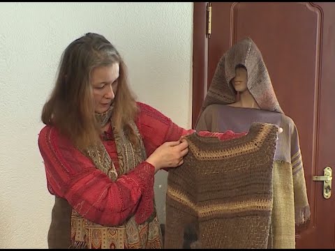 Видео: Мастерица из Советского делает пряжу из сосновой хвои