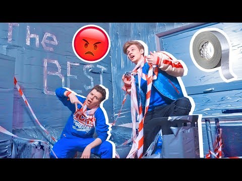 Видео: ЗАКЛЕИЛ СКОТЧЕМ КОМНАТУ ДРУГА ПОЛНОСТЬЮ