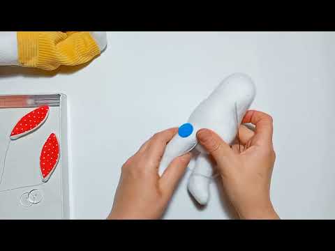 Видео: Тильда зайцы видео мастер класс . Урок 3.  Крепим ножки