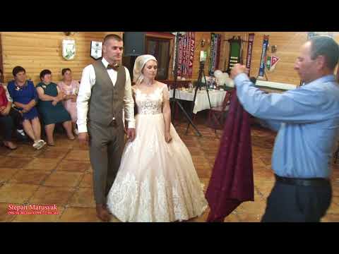 Видео: Родиний танець на бойківському весіллі балець