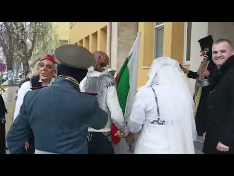 Видео: Луди булки ( Ивановден) Община Гулянци 7.01.2024