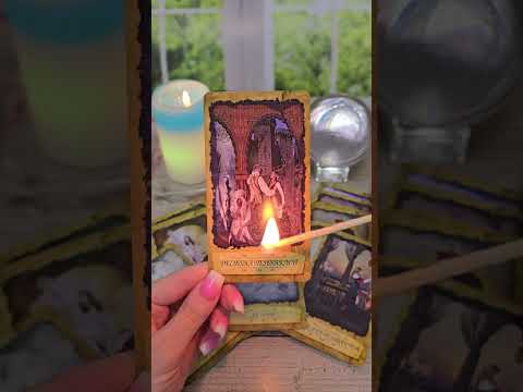 Видео: 💥 Кому ты очень сильно нужна? 👩‍❤️‍💋‍👨 Гадание на Таро и воске 🪬