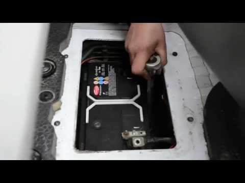 Видео: Встановлення акумулятора Hankook 95Ah на Opel Vivaro 1.9 дизель