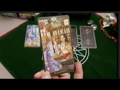 Видео: Таро . Как относится к Вам Ваш начальник/How does your boss treat you/Таро он-лайн