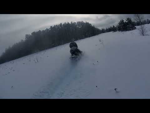 Видео: Едем на кормушку на самодельных снегоходах после сильных снегопадов
