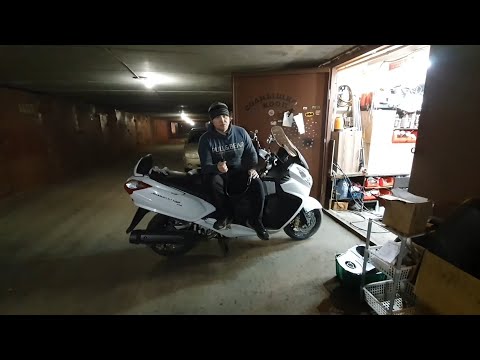 Видео: Стук в движке sym maxsym 400.