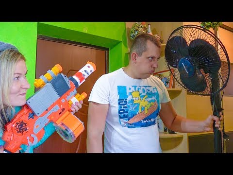 Видео: РОДИТЕЛИ НЕ МОГУТ ПОДЕЛИТЬ КОНДИЦИОНЕР. НЕРФ БИТВА. БРОС ШОУ