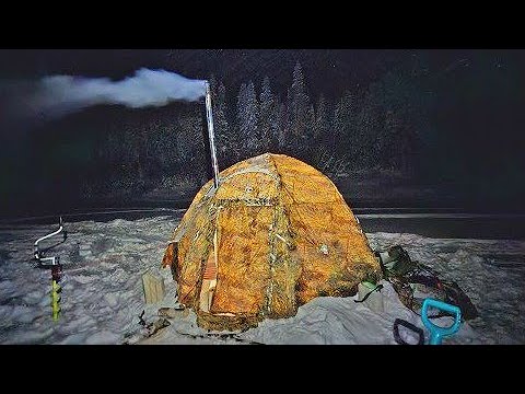 Видео: С ночёвкой на таёжное озеро. Палатка, печка. Рыбалка в глухозимье. Окунь на мормышку.