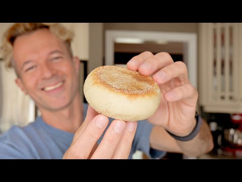 Видео: Идеальные булочки БЕЗ ДУХОВКИ 🔥 АНГЛИЙСКИЕ МАФФИНЫ для завтрака | English Muffins