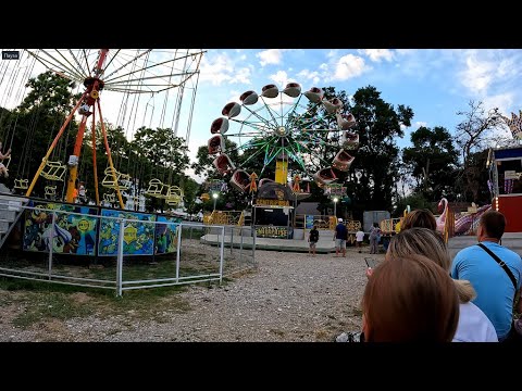 Видео: Поселок Новомихайловский, мини парк детских аттракционов. Прогулка на правый пирс, вечер набережная.