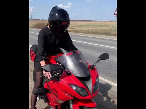 Видео: верь в себя! Ок?☺️ #мотоТаня девушка на красном мотоцикле moto girl bike girl ride #motoTanya