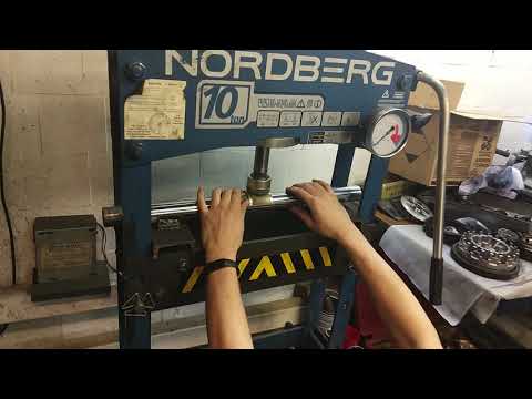 Видео: #motostroY #ремонтвилки motostroY: Выравниваем перья вилки (Часть 1)