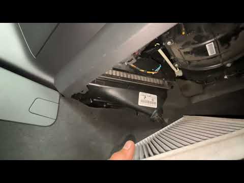 Видео: Фильтр салона Volkswagen Touareg #machine #automotivetools #automobile #mechanic #car #vag  