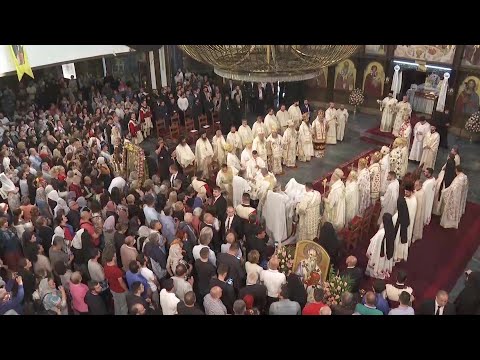 Видео: Во тек е заедничката утринска литургија на МПЦ и СПЦ во Соборниот храм во Скопје