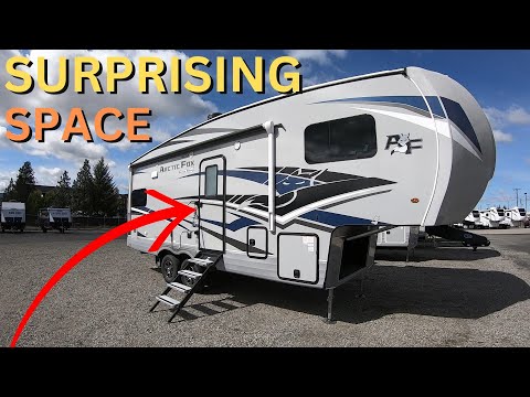 Видео: НОВЫЙ автодом Arctic Fox 27-5L с 5-м колесом | Менее 30 футов