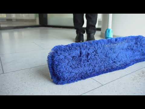 Видео: Поддерживающая сухая уборка акриловым мопом на больших площадях.