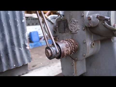 Видео: Очень редкий одноцилиндровый двигатель Gardner L2 с ручным запуском.