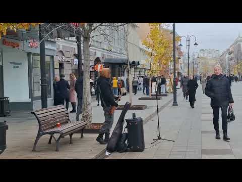 Видео: гитарист на проспекте