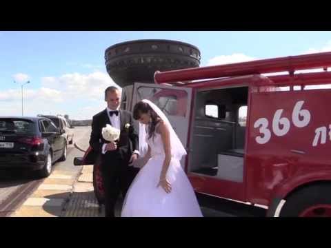 Видео: В ЗАГС - на пожарной машине! В Казани породнились две династии МЧС - Марининых и Коноваловых.