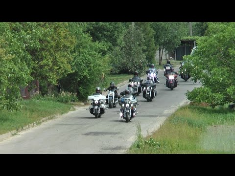 Видео: В гости к воспитанникам детского дома приехали представители байкерского клуба
