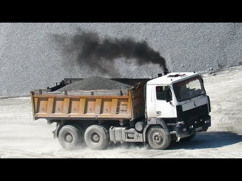 Видео: Самосвал МАЗ-6501 в карьере, погрузчик JCB