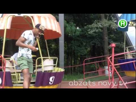 Видео: Почему детские аттракционы такие улетно... травматические? - Абзац! - 24.06.2014