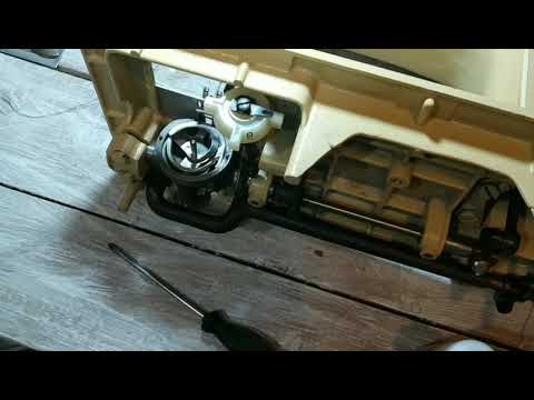 Видео: 🔧 Смазка, чистка и натяжение ремня на Чайке 142М.