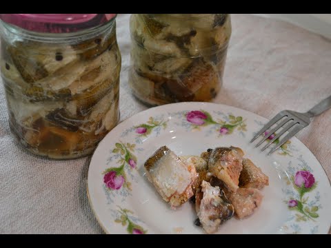 Видео: Консервы из рыбы в масле. Очень вкусно!