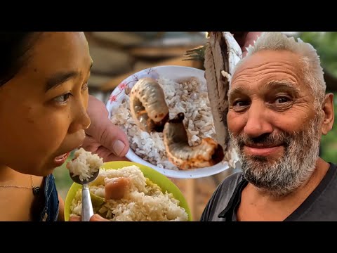 Видео: Вкалываем на нашем участке | Мумаичка готовит мой любимый суп | Жизнь с филиппинкой в деревне