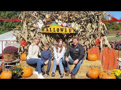 Видео: Збираємо гарбузи на фермі. Сімейний вихідний день. Pumpkinland at Hozak farms. Життя в Америці США