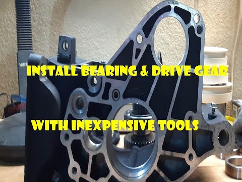 Видео: Установка подшипника и приводной шестерни 5-ступенчатой ​​коробки передач Harley