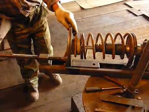 Видео: приспособление для разборки и сборки стоек