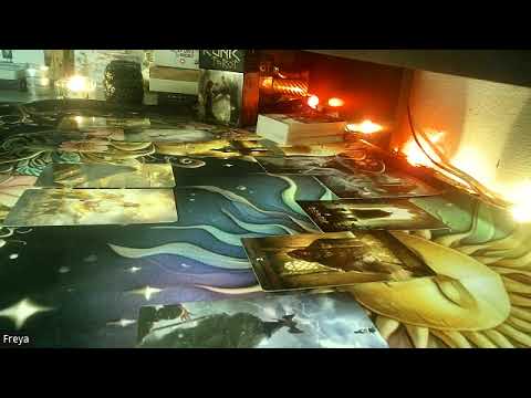 Видео: Любовен триъгълник